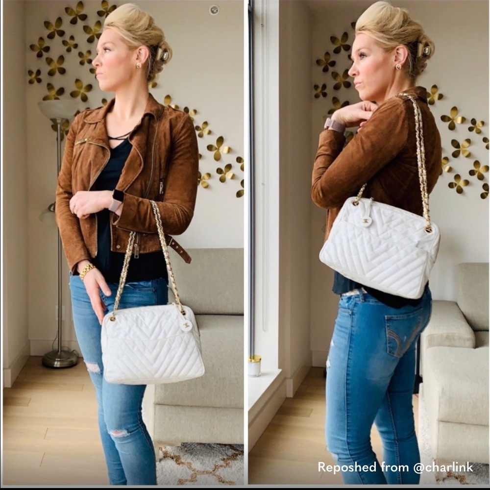 CHANEL Certified Authentic Bag Vintage White Lambkin purse. Reposhing